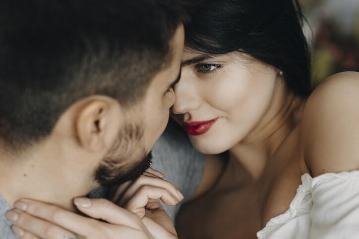 Portrait of a woman with red lips that is looking to her lover.